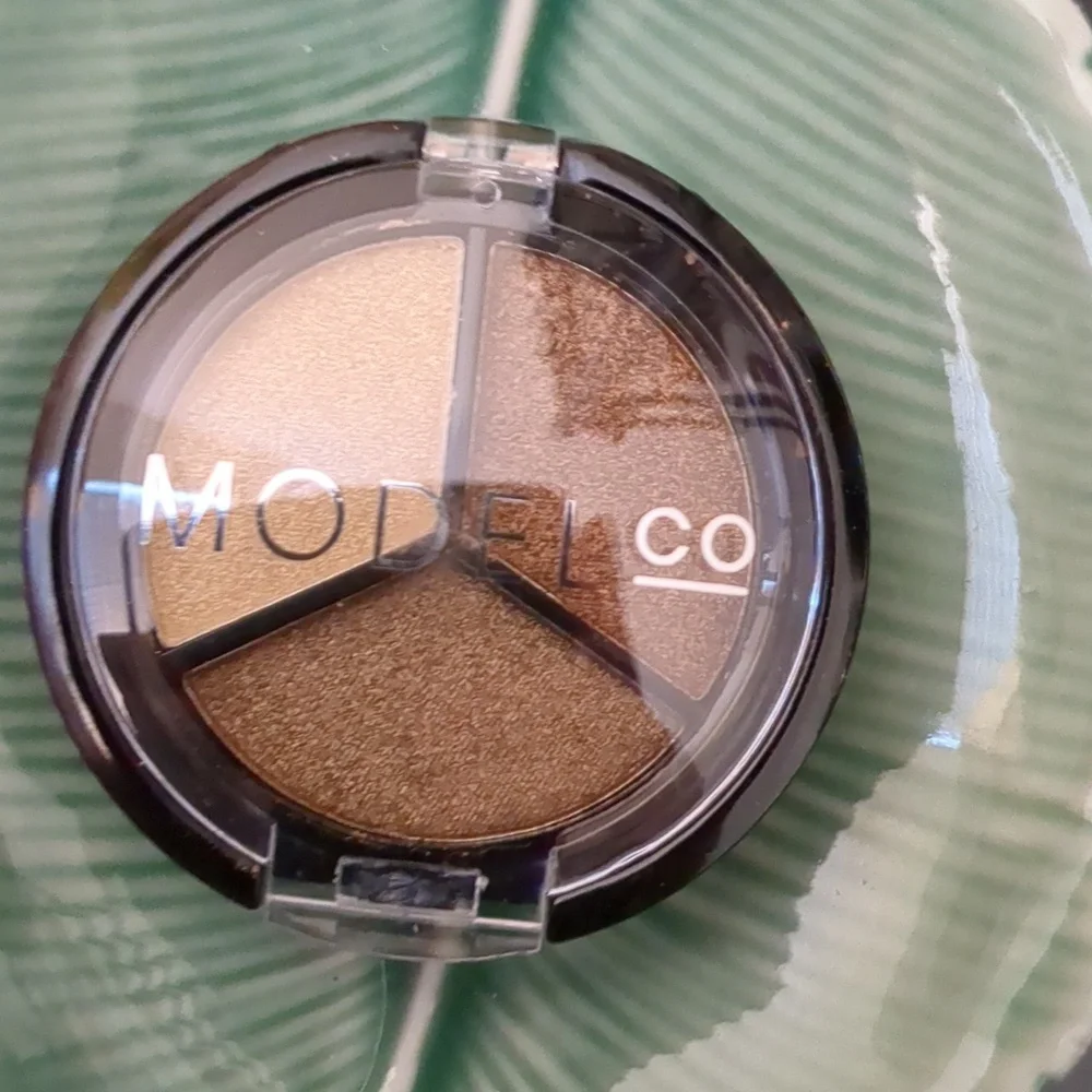 Metallic Eyeshadow Trio
